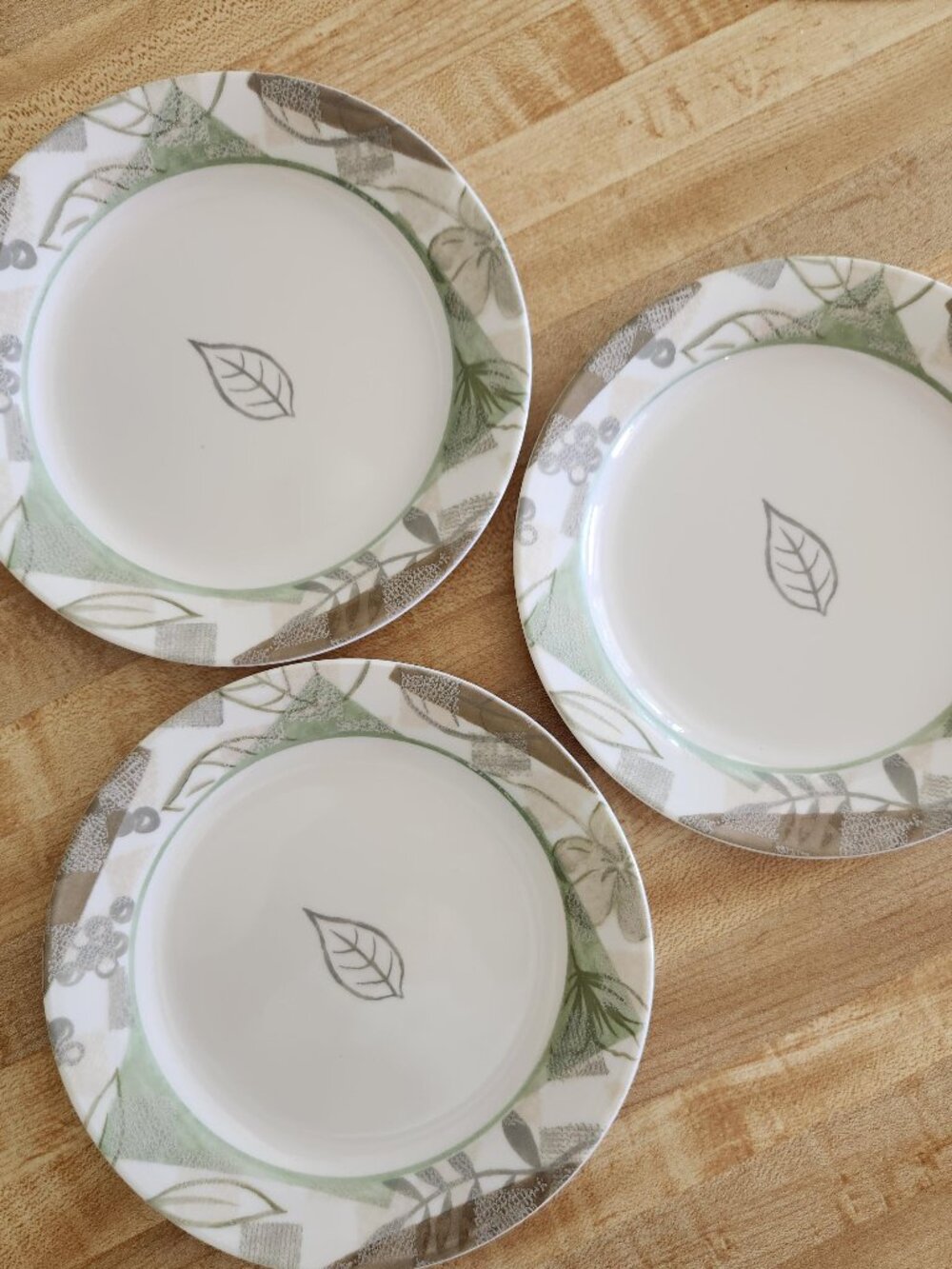 3 Corelle Textured LeavesSalad Plates Green Leaves Geometric Shapes